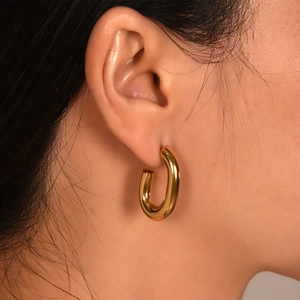 Minimalist 18K gold plated stainless steel U-shaped chunky hoop earrings on model