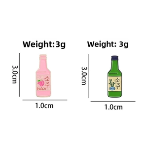 Detailed size chart for cute cartoon enamel soju bottle pins weighing 3g and 3.0cm tall