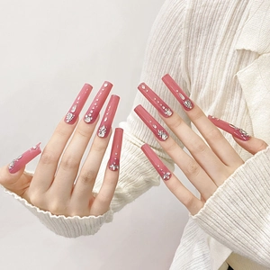 Faux ongles carrés extra longs rose nude avec strass argentés et paillettes à la main