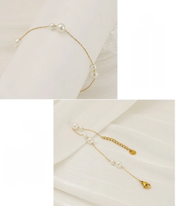Detail of gold stainless steel pearl bracelet with adjustable lobster clasp and extender