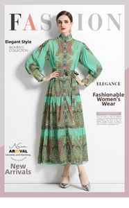Détail d'une robe de style palais vintage à motifs floraux et col montant à boutonnage