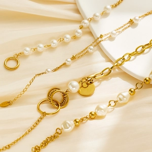 Bracelets chaîne en acier titane doré avec perles naturelles et médaillons 18K