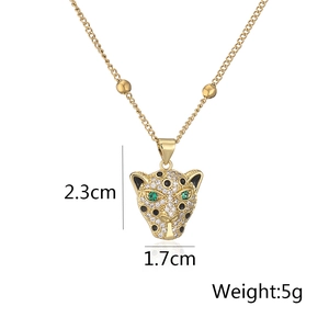 Detail view of 18K gold leopard pendant with dimensions 2.3x1.7cm and weight 5g