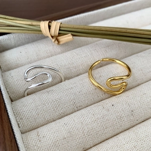 Irregular 925 sterling silver geometric rings in gold and silver finish on linen
