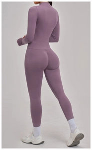 Detailansicht der nahtlosen High-Waist-Yogahose mit Scrunch-Butt-Lifting-Effekt in Lila