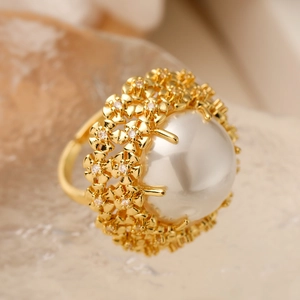 Vintage 18K gold plated open ring with central white pearl and zircon flower accents