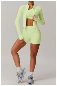 Dreiteiliges neongrünes Fitness-Set mit Zip-Jacke, Sport-BH und High-Waist-Shorts