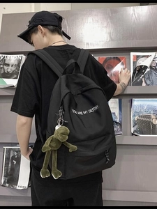 Sac à dos noir minimaliste pour étudiants avec imprimé texte et porte-clé grenouille verte