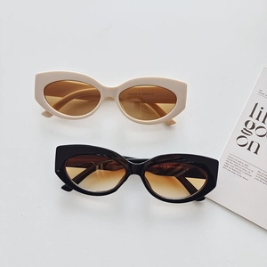 Stylish round frame cat eye sunglasses in beige and black with gradient lenses