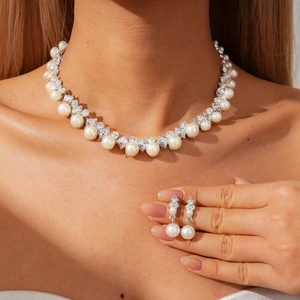 Parure Bijoux Collier Et Boucles Oreilles Pendantes Künstliche Perles Imitation Strass Cristal Alliage Pour Femme Mariage Fête Élégant