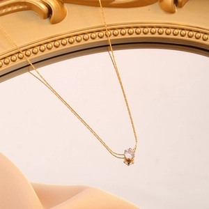 Élégant collier à pendentif diamant solitaire plaqué or 18 carats avec pierre de zircone