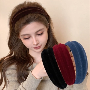 Detail of thickened velvet padded headband showing premium textured pleats in multiple colors
