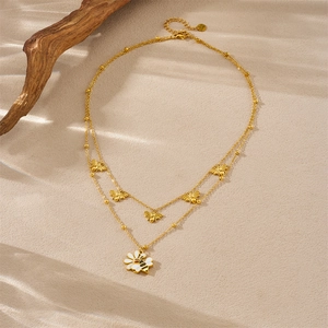 Collana a doppio strato in acciaio inossidabile con pendenti a margherita e ape su beige
