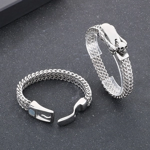Polished stainless steel skull Cuban link bracelet for men with magnetic clasp