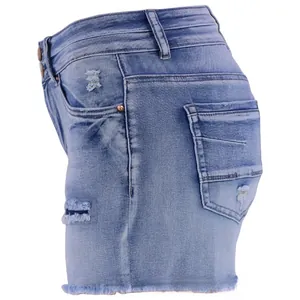 Makroaufnahme von High-Waist-Jeans-Shorts mit ausgefranstem Saum und Distressed-Details