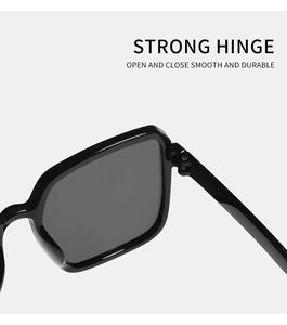 Detailaufnahme des verstärkten Scharniers einer schwarzen quadratischen Sonnenbrille