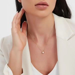 Collana elegante in acciaio inossidabile placcato oro 18K con ciondolo a perla bianca