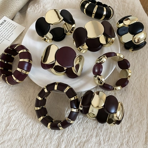 Elastic acrylic oval patchwork bracelet with metallic gold finish for women