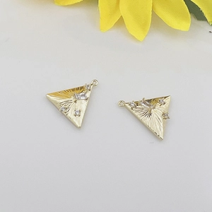 Zwei 18K vergoldete Sternanhänger mit Radialtextur und Zirkon für DIY-Schmuckherstellung