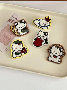 Cute Cartoon Cat Embroidery Brooch Pin Handcrafted Plush Fabric Patch For Clothing Bag Decoration Bread Crown Design