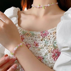 Floral beaded jewelry set with necklace and bracelet for women in sweet resort style