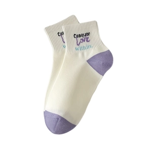 Chaussettes mi-hautes en coton écru avec talons et pointes violets et slogan imprimé