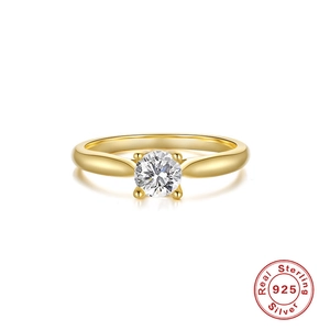 Classic S925 sterling silver four-prong round zircon solitaire ring with golden finish
