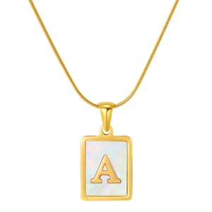 Collier chaîne serpent dorée en acier inoxydable avec pendentif nacre carrée lettre A