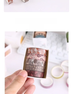 Vue détaillée du set de 5 rubans washi décoratifs au motif de forêt d'automne rétro