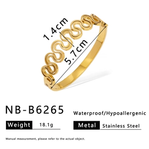 Detail of 1.4cm wide wavy gold stainless steel bangle showing size and weight specs