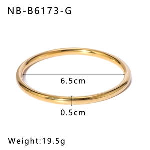 Detail view of 18k gold plated hollow bangle with 6.5cm diameter and 0.5cm thickness