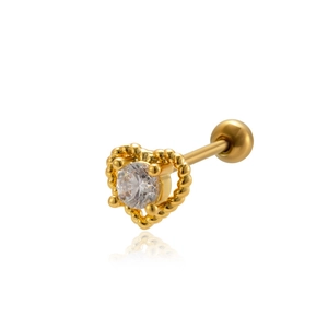 Orecchino a cuore dorato con zircone e chiusura a vite su sfondo bianco puro