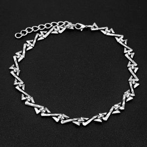 Close-up of silver geometric alloy interlocking chain with adjustable lobster clasp