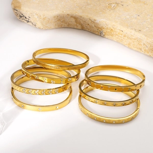 Ensemble de bracelets en acier inoxydable plaqué or 18K avec zircons et motifs