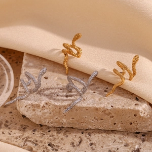 Snake Ear Cuff Stainless Steel 18K Gold Plated Scale Textured Non Piercing Helix Ear Clip For Women Vintage Punk Jewelry