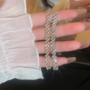 Sparkling geometric adjustable bracelet set with rhinestones in gold and silver finish