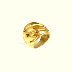 Bague en acier inoxydable plaqué or 18K avec design ondulé texturé pour femmes