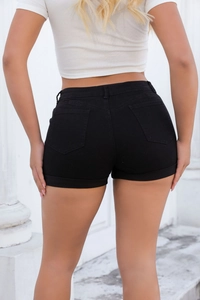 Vue arrière du short en jean noir moulant avec ourlet retroussé et détails des poches