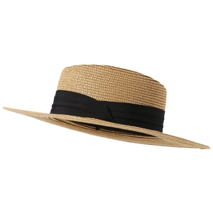 Dettaglio della trama intrecciata e del nastro nero sul cappello di paglia a tesa piatta