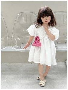 Pink mini pearl chain handbag for girls paired with white puff sleeve dress for kids