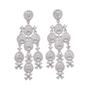 Elegante silberne Tropfenohrringe mit weißen Zirkonia-Kristallen in luxuriösem Blumendesign