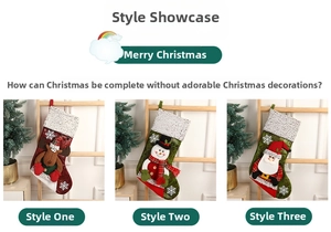 Vue détaillée de trois chaussettes de Noël festives avec des motifs cerf, bonhomme et Père Noël