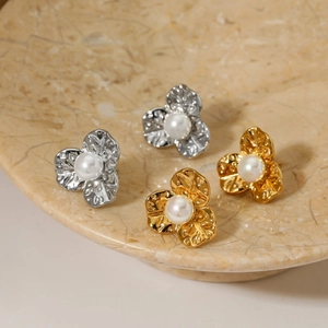Elegant 316L stainless steel flower pearl stud earrings in gold and silver finish