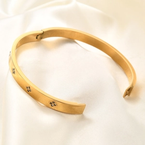 6mm vergulde roestvrijstalen open armband met klaverkristallen op zijden stof