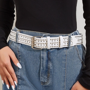Ceinture punk blanche en cuir avec clous étoiles argentés et boucle double ardillon