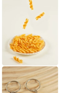 Vista macro di un portachiavi a forma di fusilli con texture dettagliata e anello