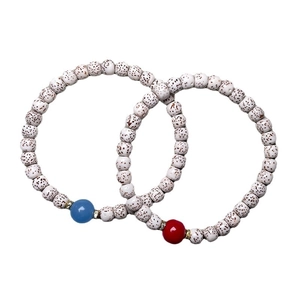Close-up of Xingyue Bodhi beads with red and blue accents and gold diamond spacers
