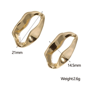 Detailed dimensions of 18K gold-plated irregular wavy earrings measuring 21mm by 14.5mm