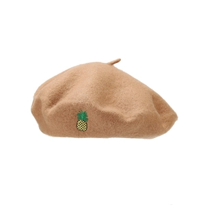 Béret japonais en laine pour femme avec broderie ananas mignonne sur tissu camel clair