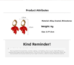 Vue détaillée des boucles d'oreilles feuille d'érable rouge avec dimensions et poids